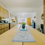 The Unicorn Three Bedroom House * Bristol