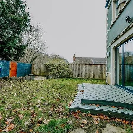 The Unicorn Three Bedroom House Apartment *