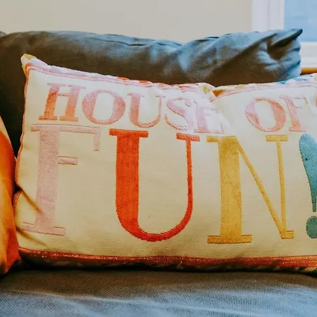 The Unicorn Three Bedroom House Apartment Bristol