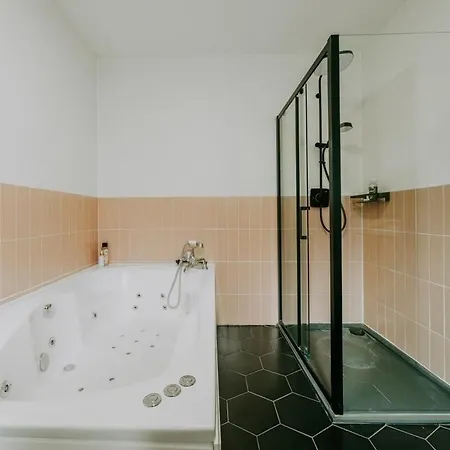 The Unicorn Three Bedroom House * Bristol