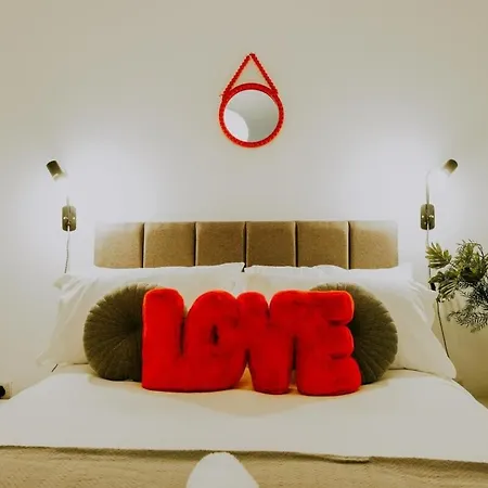 The Unicorn Three Bedroom House Apartment *