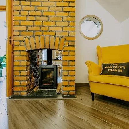 The Unicorn Three Bedroom House * Bristol