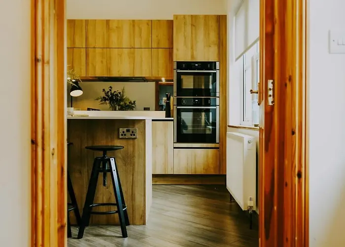 The Unicorn Three Bedroom House Apartment