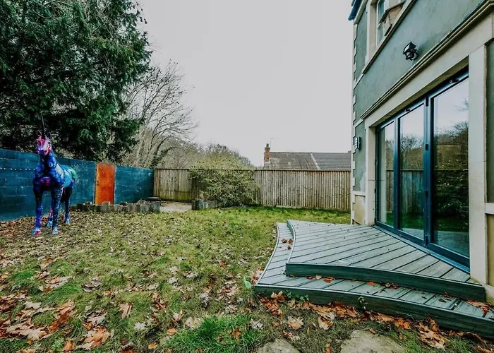 The Unicorn Three Bedroom House Apartment *