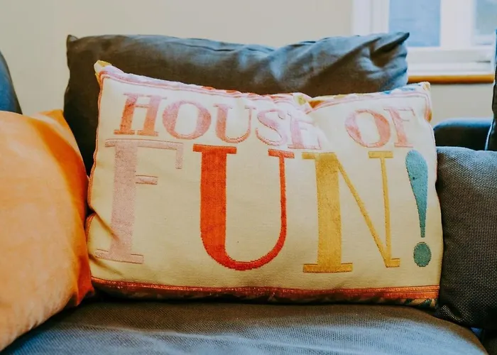 The Unicorn Three Bedroom House Apartment Bristol