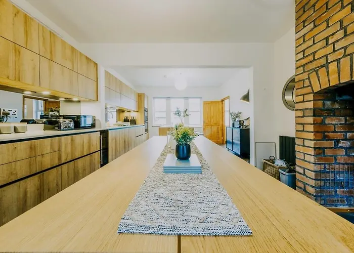 The Unicorn Three Bedroom House * Bristol