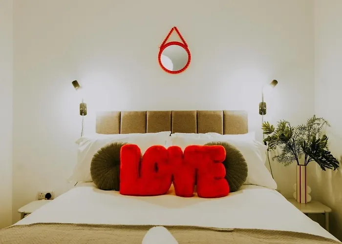 The Unicorn Three Bedroom House Apartment *