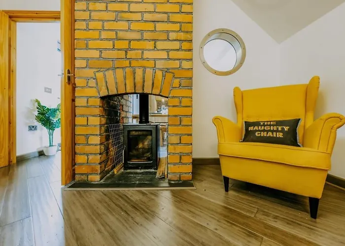 The Unicorn Three Bedroom House * Bristol